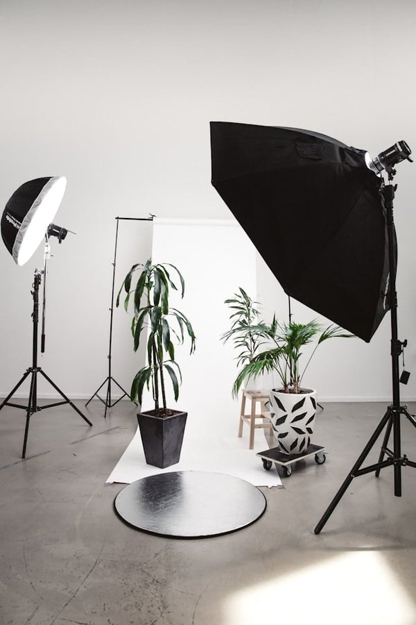 What's the Best Setup for a Home Photography Studio with Natural Lighting?